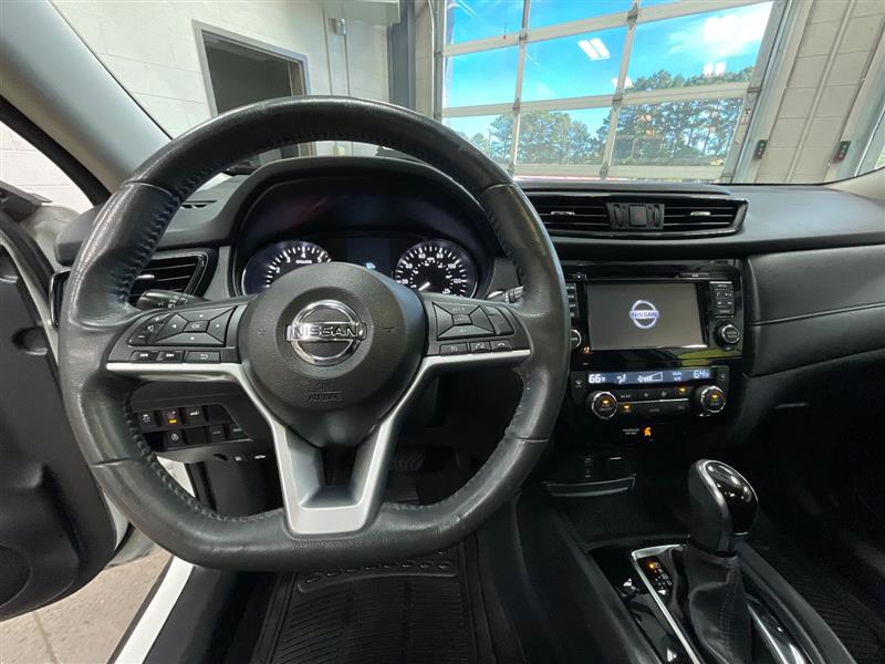 2017 NISSAN ROGUE SV