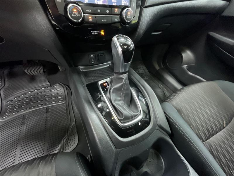 2017 NISSAN ROGUE SV
