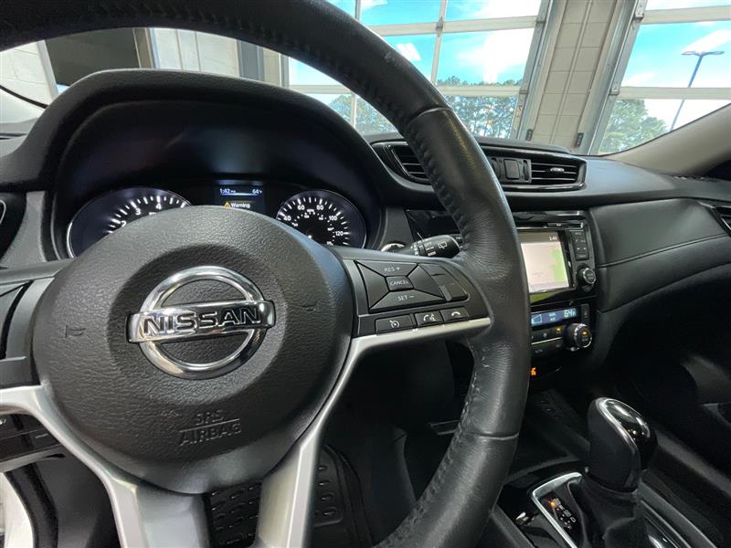 2017 NISSAN ROGUE SV