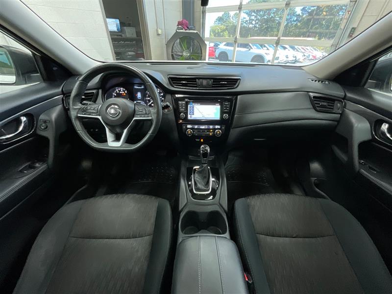 2017 NISSAN ROGUE SV