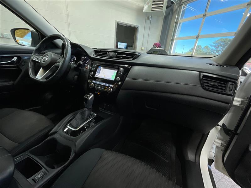 2017 NISSAN ROGUE SV