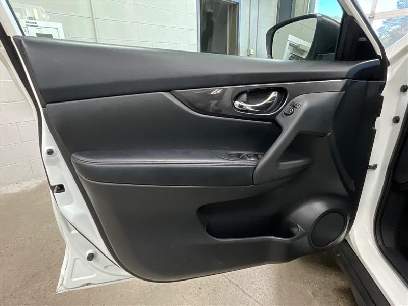 2017 NISSAN ROGUE SV