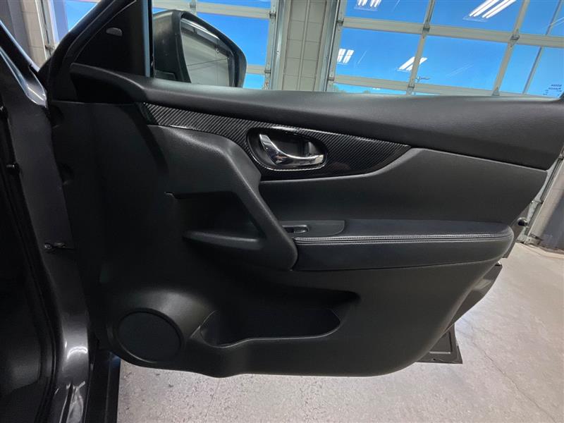 2017 NISSAN ROGUE SL