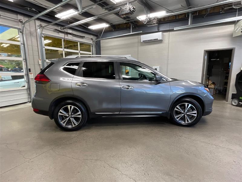 2017 NISSAN ROGUE SL
