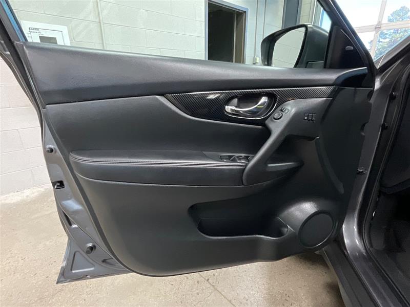 2017 NISSAN ROGUE SL