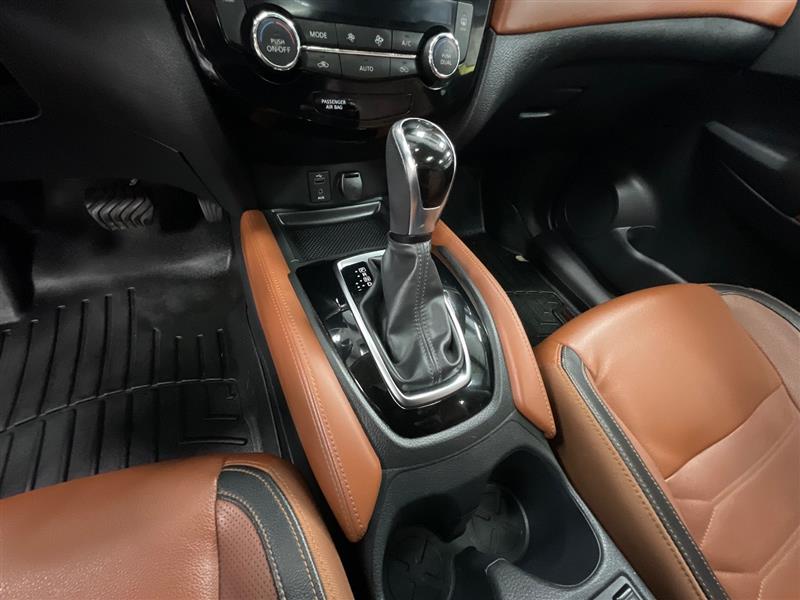 2017 NISSAN ROGUE SL