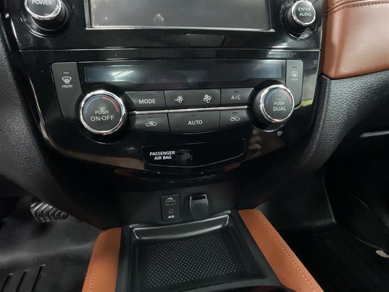 2017 NISSAN ROGUE SL