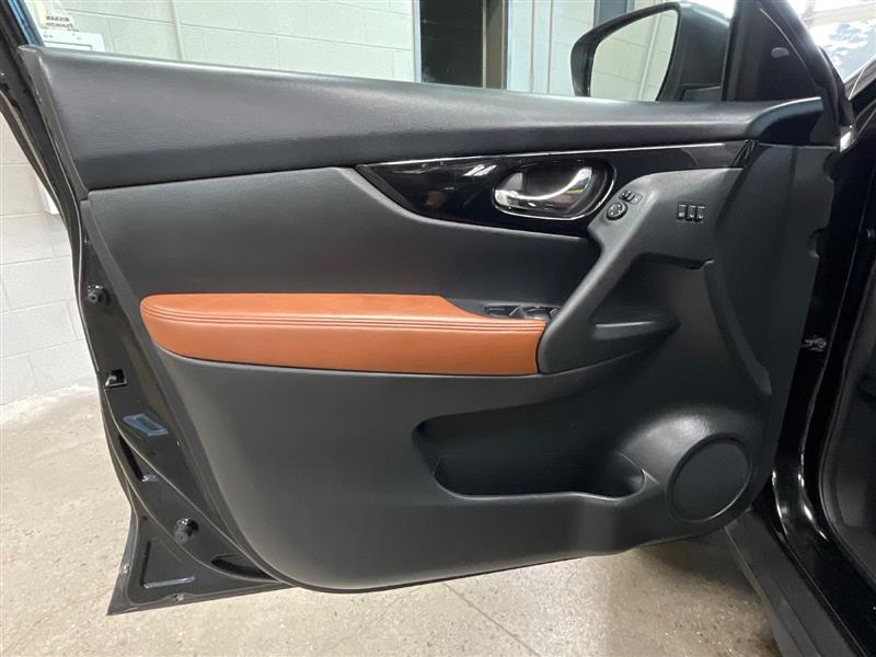 2017 NISSAN ROGUE SL