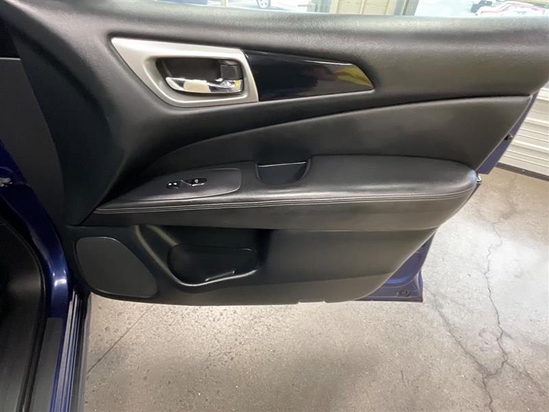 2019 NISSAN PATHFINDER SV