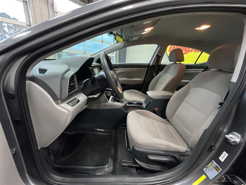 2019 HYUNDAI ELANTRA SE