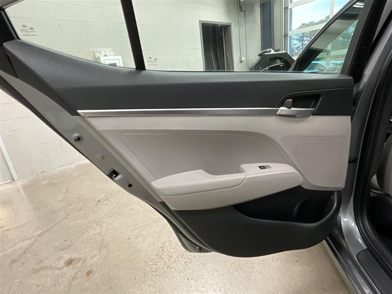 2019 HYUNDAI ELANTRA SE