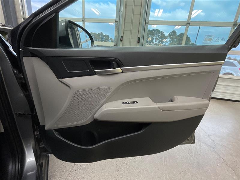 2019 HYUNDAI ELANTRA SE