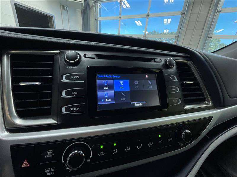 2019 TOYOTA HIGHLANDER LE