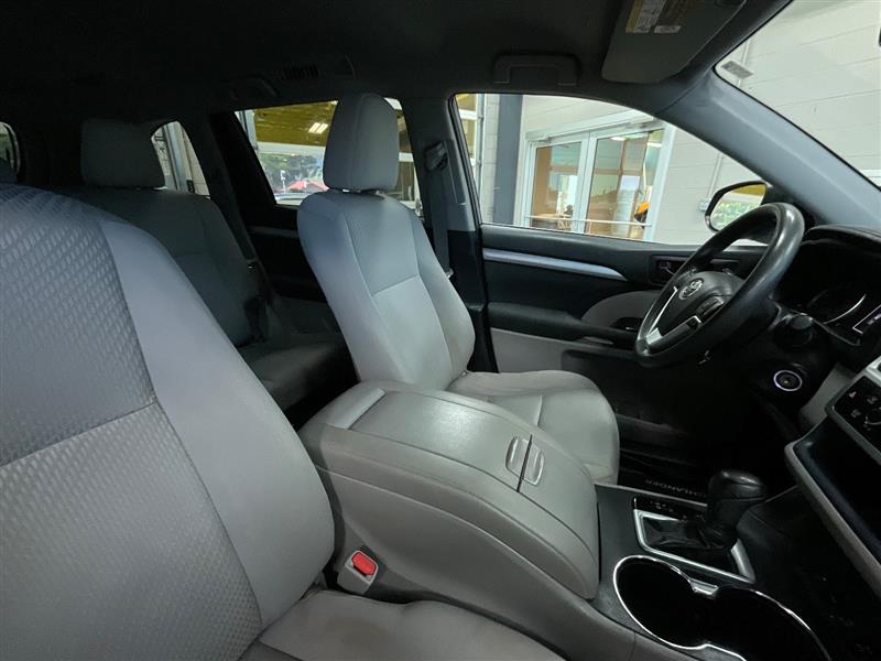 2019 TOYOTA HIGHLANDER LE