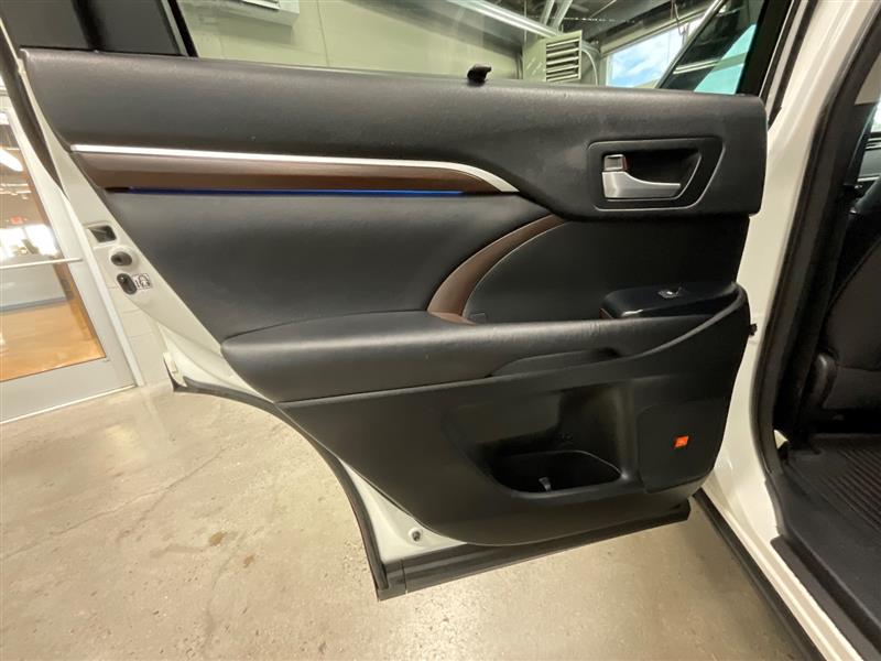 2016 TOYOTA HIGHLANDER HYBRID LIMITED