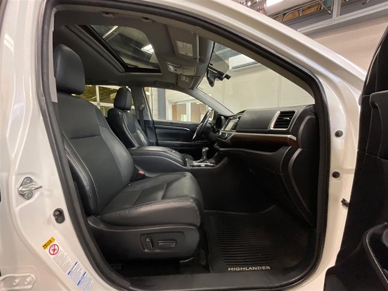 2016 TOYOTA HIGHLANDER HYBRID LIMITED