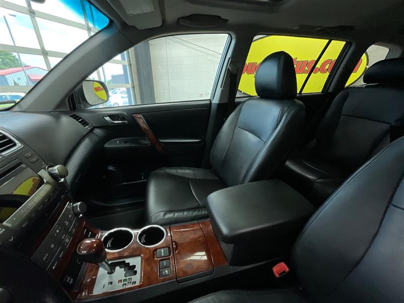 2011 TOYOTA HIGHLANDER LIMITED