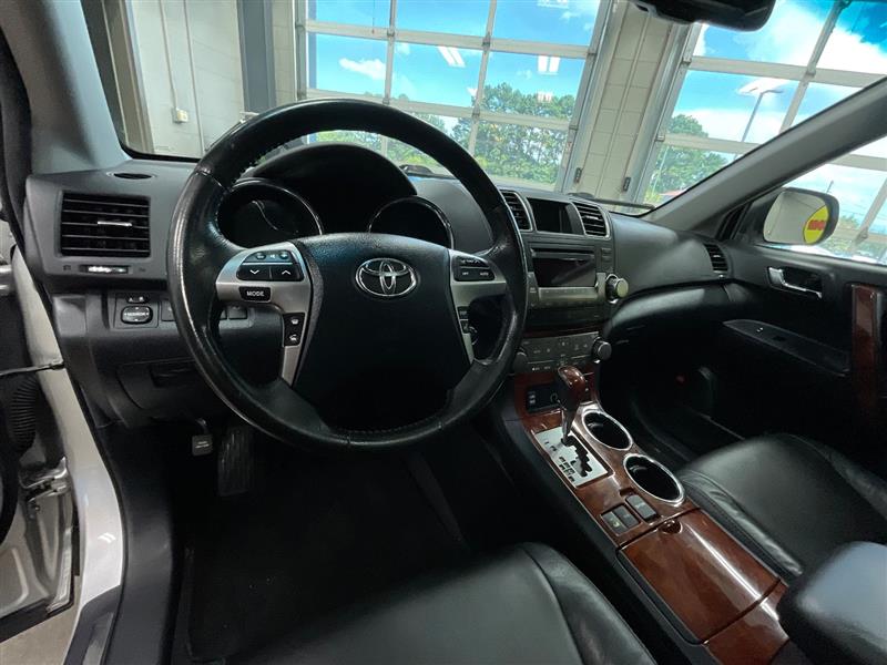 2011 TOYOTA HIGHLANDER LIMITED
