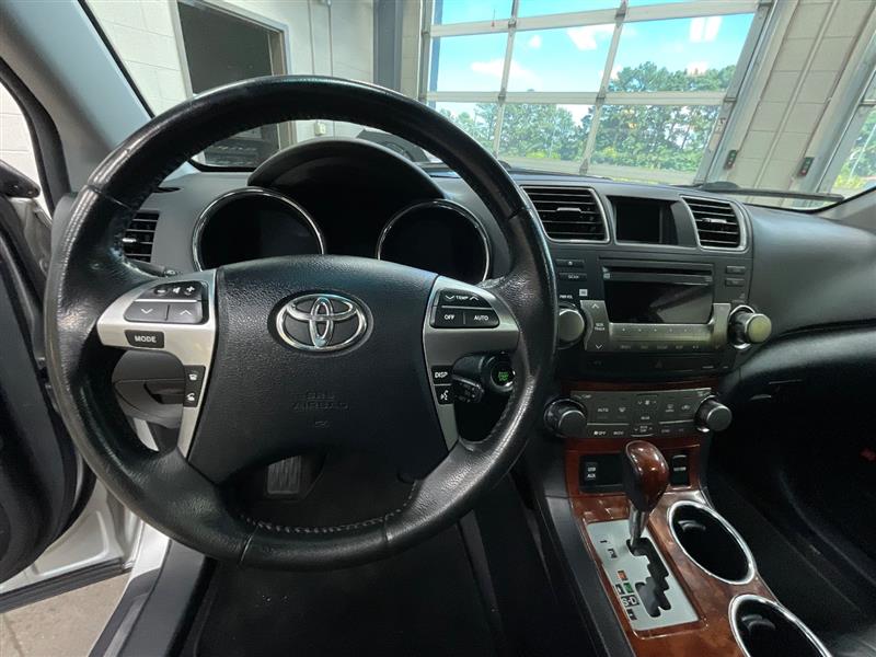 2011 TOYOTA HIGHLANDER LIMITED