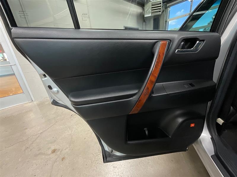2011 TOYOTA HIGHLANDER LIMITED