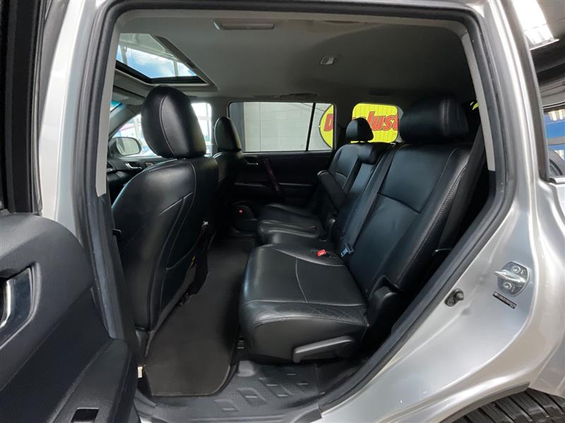 2011 TOYOTA HIGHLANDER LIMITED