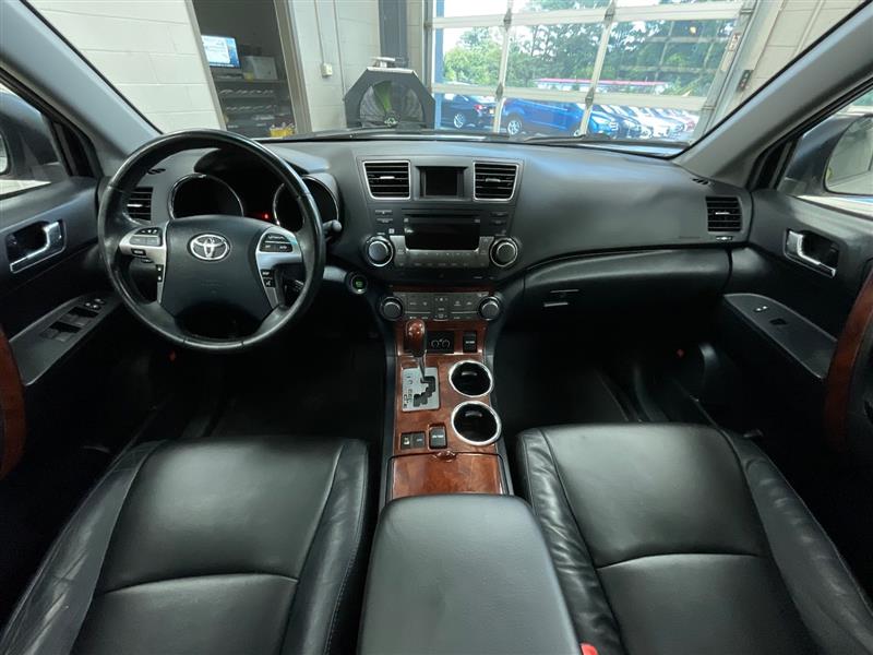 2011 TOYOTA HIGHLANDER LIMITED