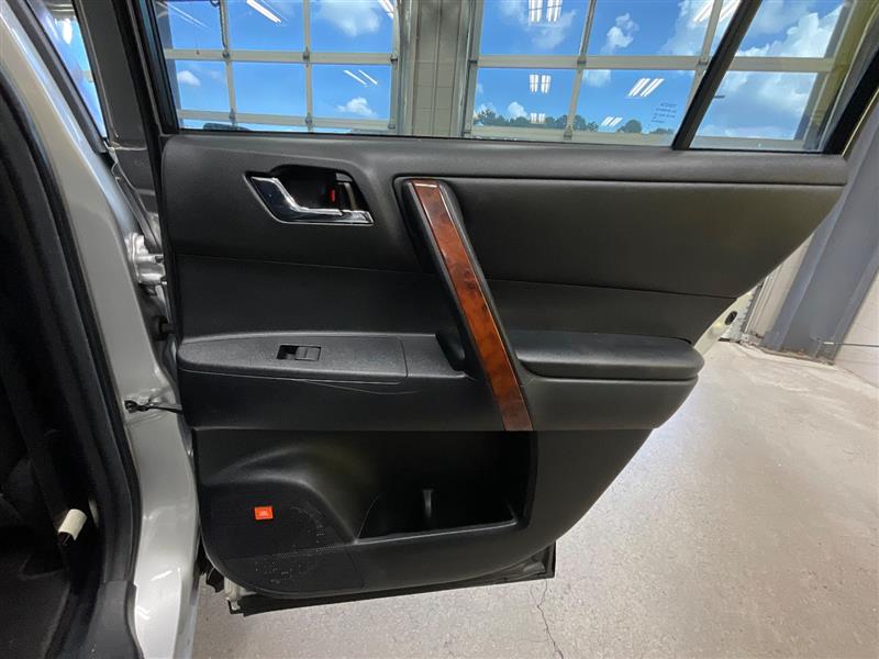 2011 TOYOTA HIGHLANDER LIMITED