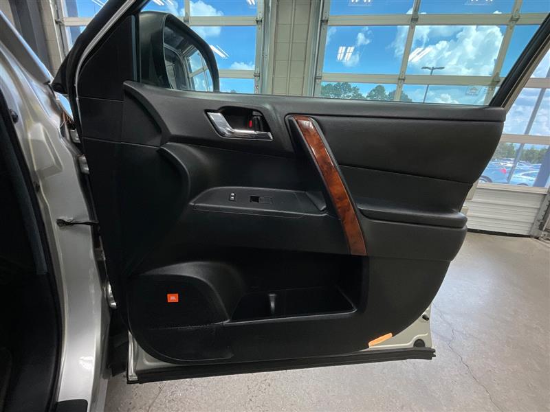 2011 TOYOTA HIGHLANDER LIMITED