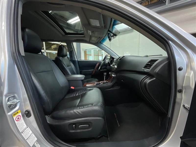 2011 TOYOTA HIGHLANDER LIMITED