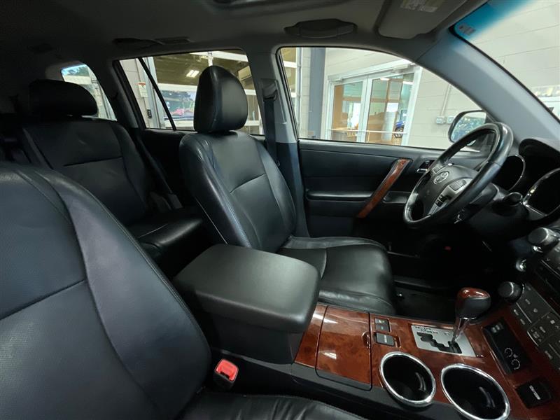 2011 TOYOTA HIGHLANDER LIMITED