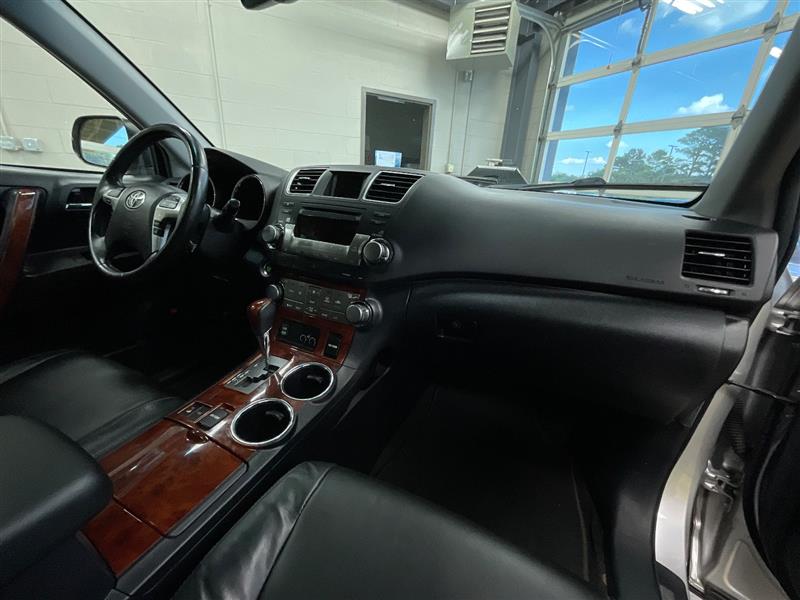 2011 TOYOTA HIGHLANDER LIMITED