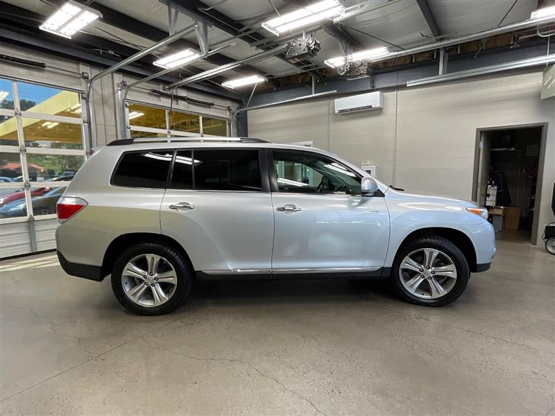 2011 TOYOTA HIGHLANDER LIMITED