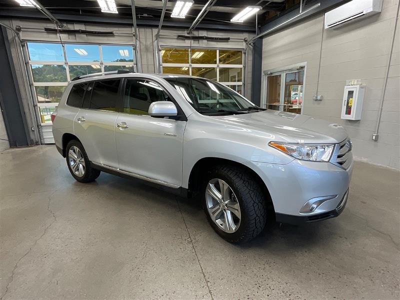 2011 TOYOTA HIGHLANDER LIMITED