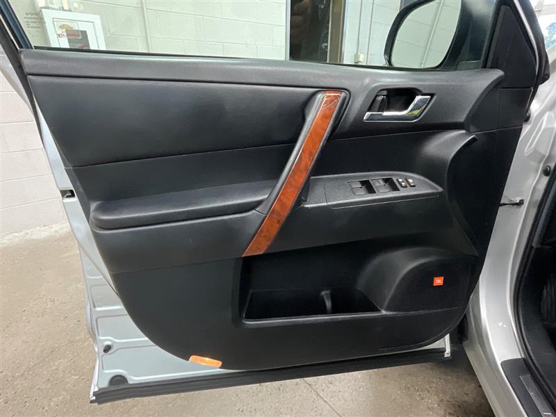 2011 TOYOTA HIGHLANDER LIMITED