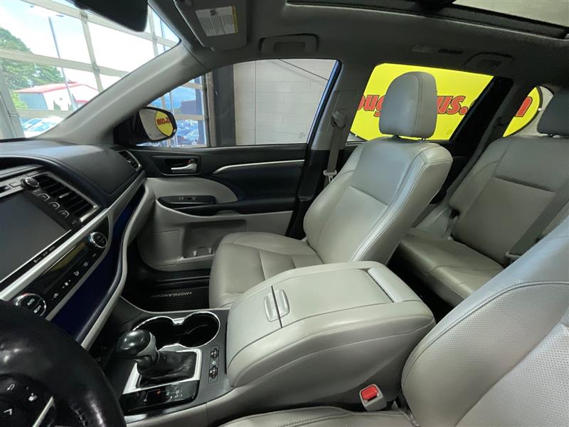 2017 TOYOTA HIGHLANDER LIMITED