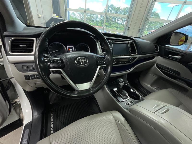 2017 TOYOTA HIGHLANDER LIMITED