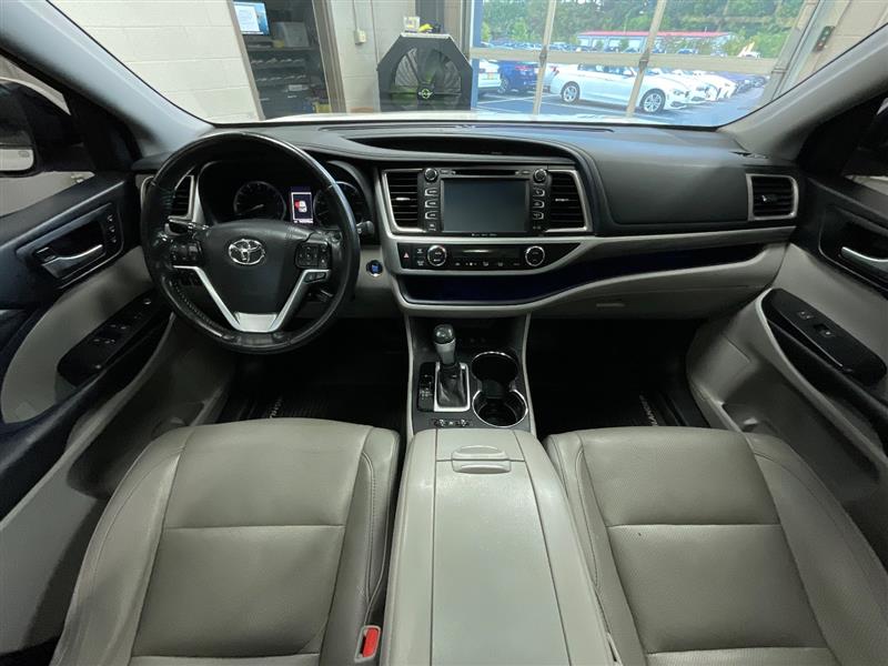 2017 TOYOTA HIGHLANDER LIMITED