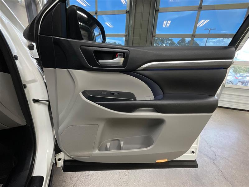 2017 TOYOTA HIGHLANDER LIMITED