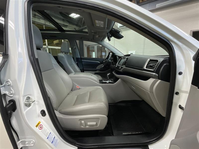 2017 TOYOTA HIGHLANDER LIMITED