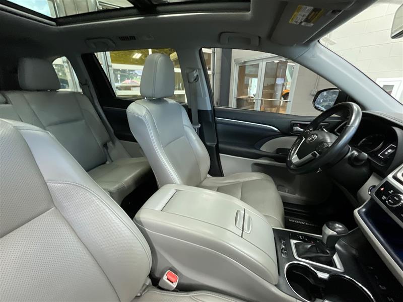 2017 TOYOTA HIGHLANDER LIMITED
