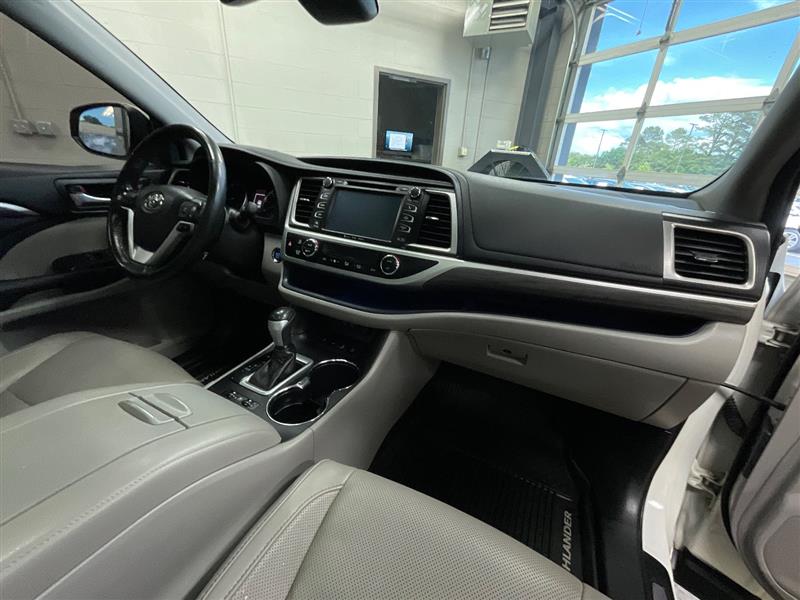 2017 TOYOTA HIGHLANDER LIMITED