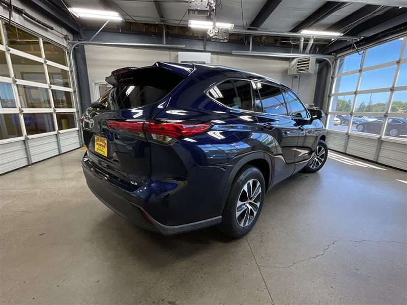2021 TOYOTA HIGHLANDER XLE