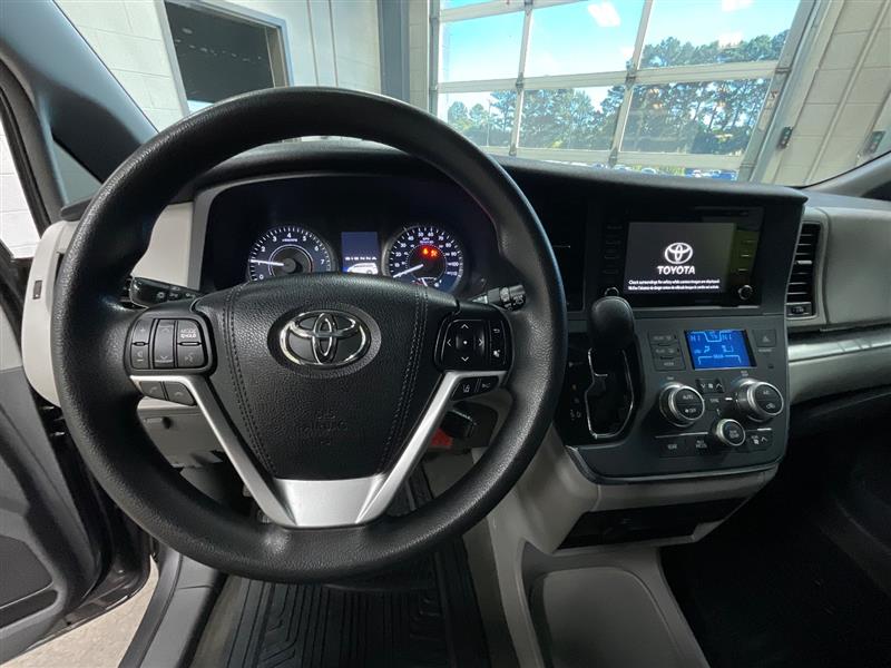 2018 TOYOTA SIENNA LE