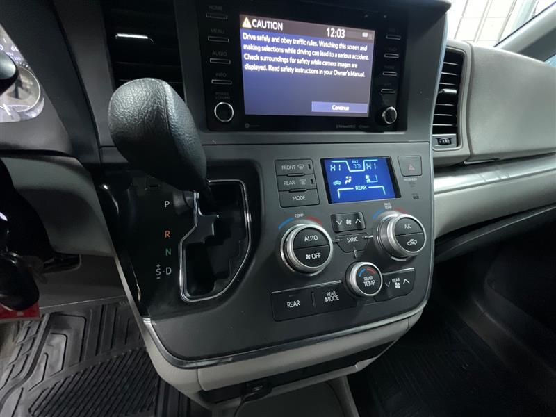 2018 TOYOTA SIENNA LE