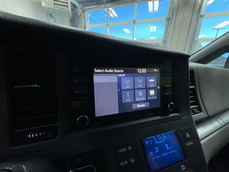 2018 TOYOTA SIENNA LE