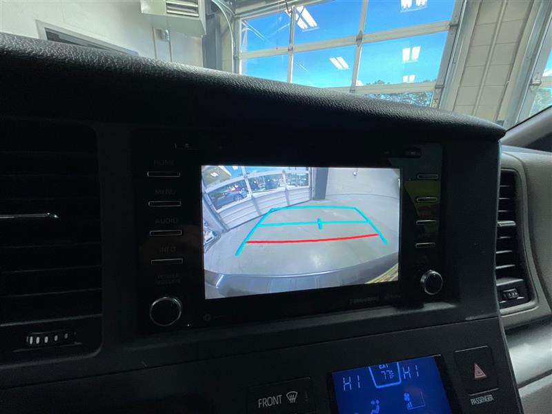2018 TOYOTA SIENNA LE