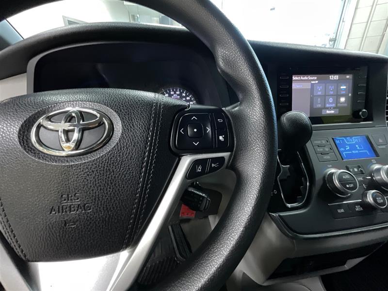 2018 TOYOTA SIENNA LE