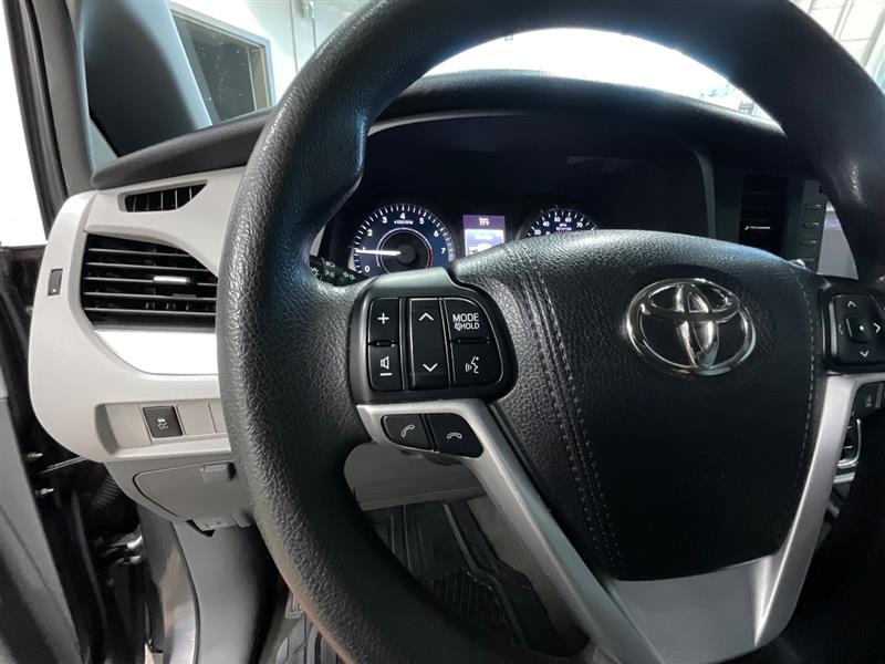 2018 TOYOTA SIENNA LE