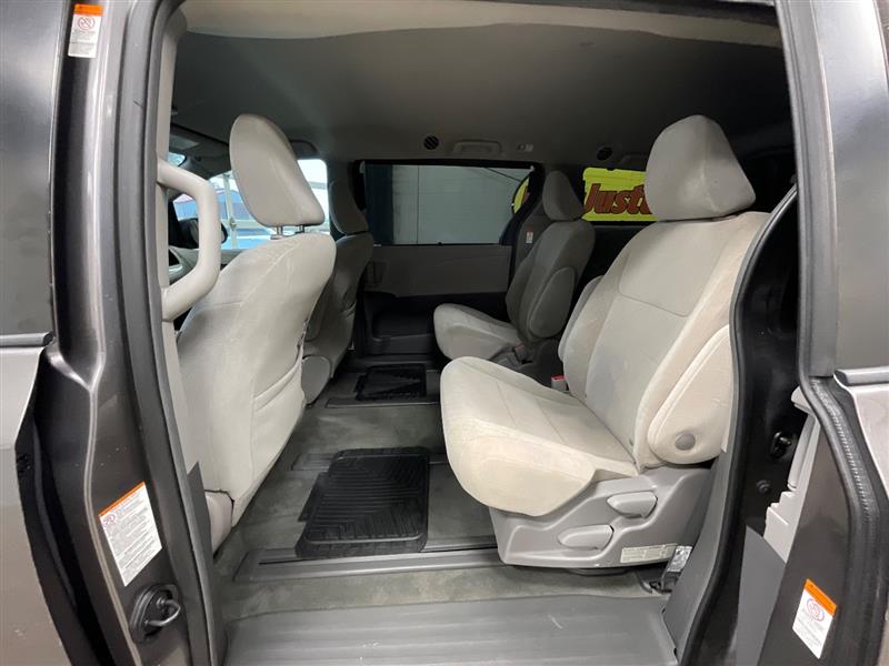 2018 TOYOTA SIENNA LE
