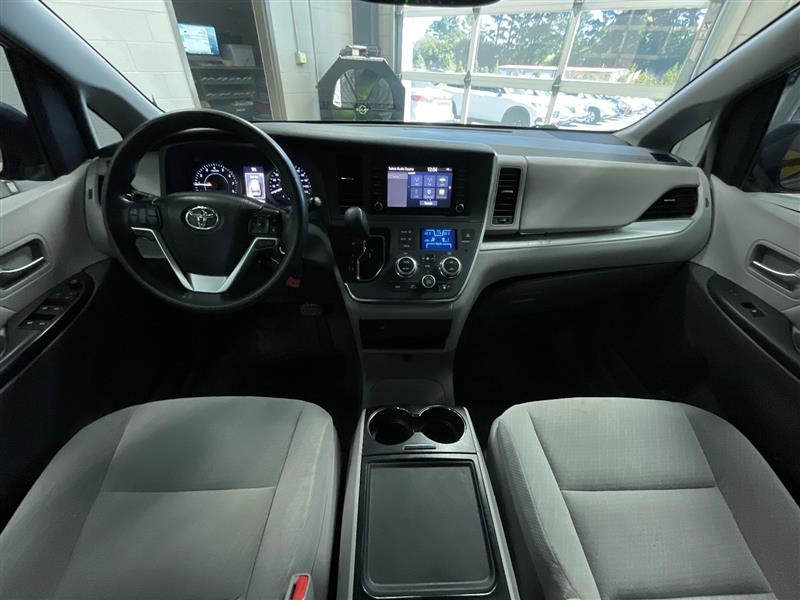2018 TOYOTA SIENNA LE